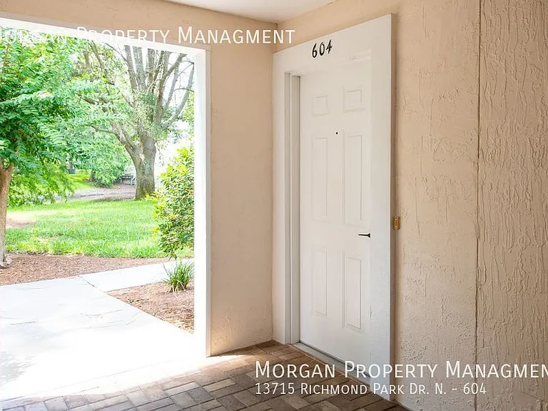 13715 Richmond Park Dr N #604 — Photo 4
