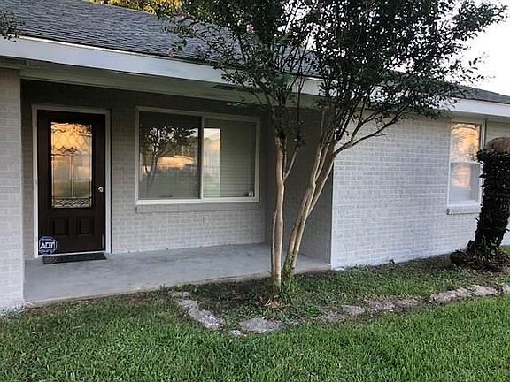 3rd image of 102 Park Dr