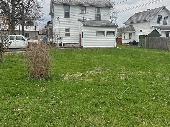 3rd image of 829 Prospect St