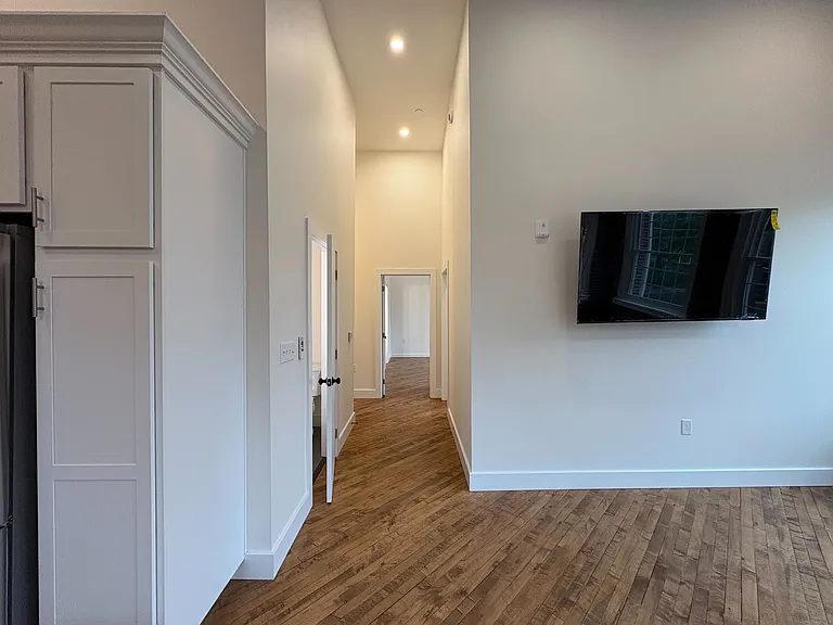 401 N Warren St #101 — Photo 9