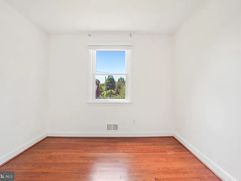 500 Derrydown Ln — Photo 18