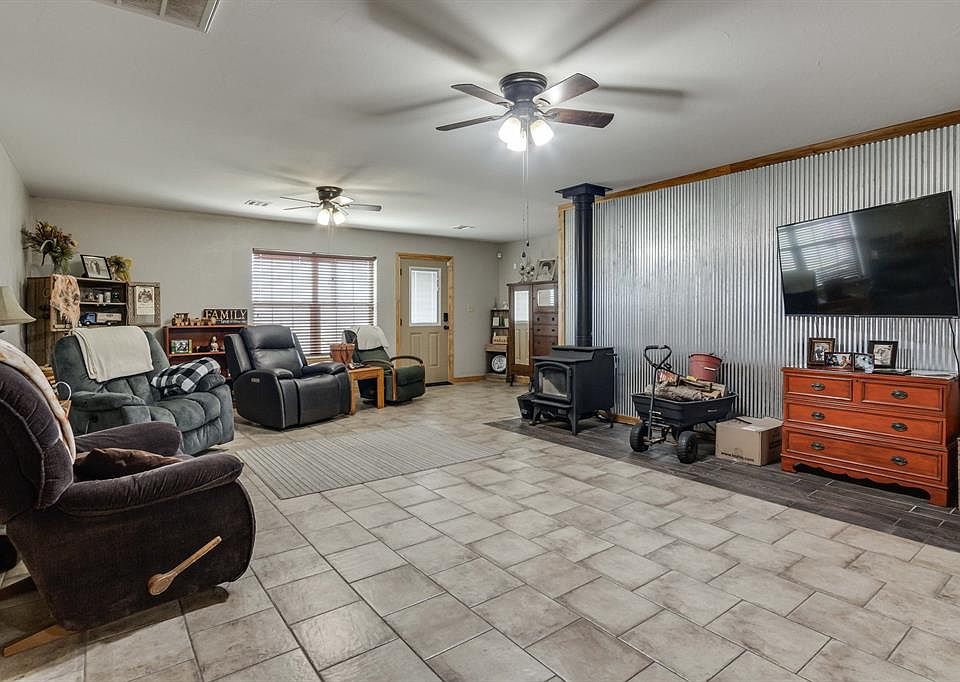 1st image of 17725 Saddleback Ln