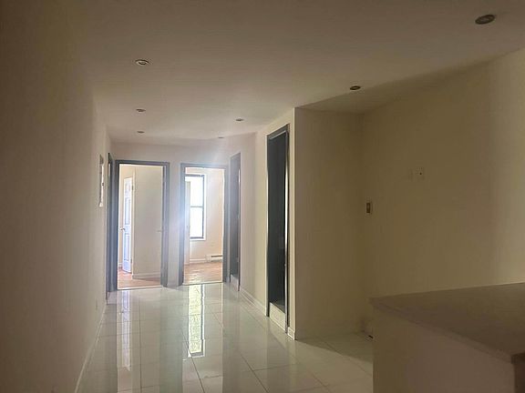 3rd image of 365 Manhattan Ave #3H