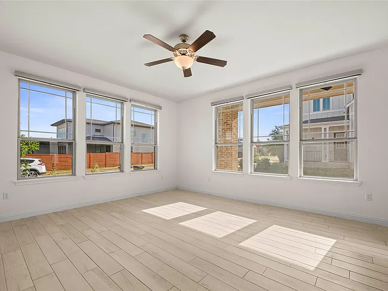 8011 Orizzonte St — Photo 5