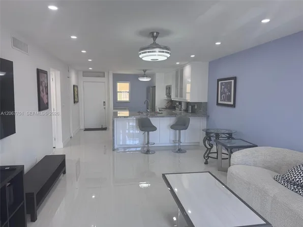 410 SE 2nd St APT 223, Hallandale, FL 33009