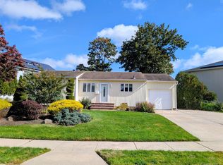 124 Morton Boulevard, Plainview, NY 11803