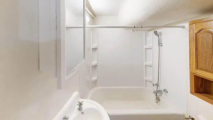 1 bed, 1.0 bath, $815 — Photo 2
