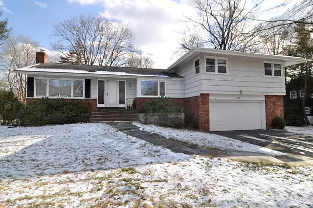 36 Saxon Way photo 1
