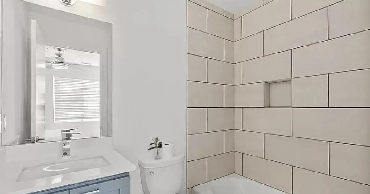 Private Ground Floor Bedroom's Bathroom with Tiled Shower/Tub - Room 3 - Kirkwood Ave SE