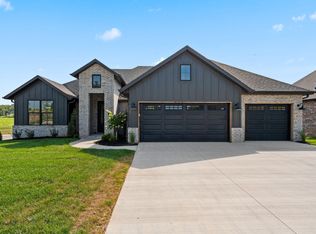 1608 S Pinecone Path, Springfield, MO 65809