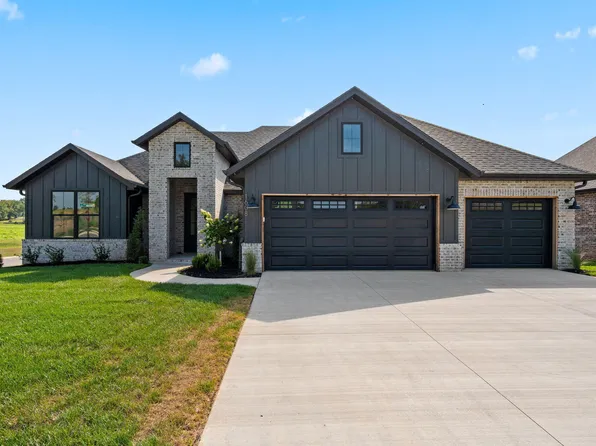 1608 S Pinecone Path, Springfield, MO 65809