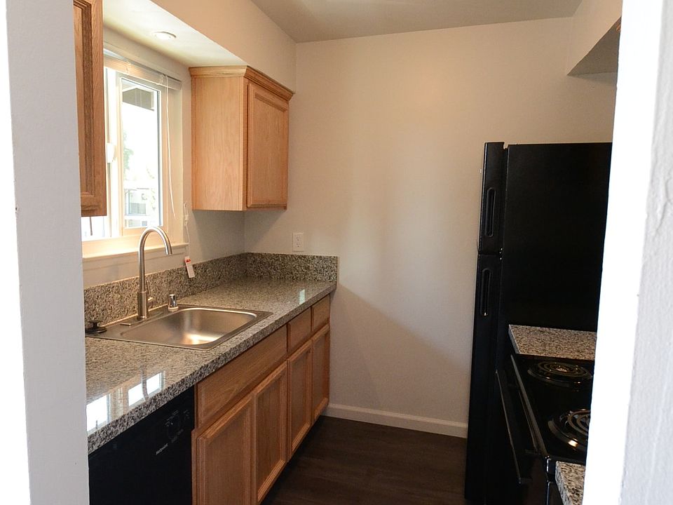 2nd image of 19 Garden Hwy APT 13