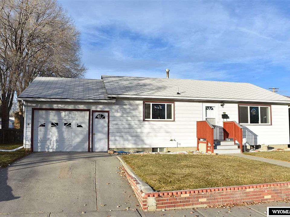 1st image of 1034 E Jackson Ave