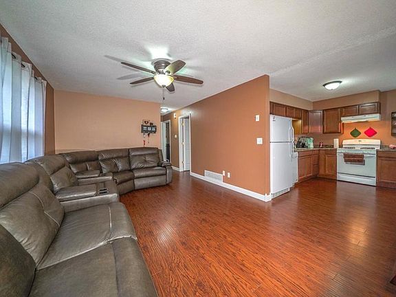 3rd image of 2035 Nortonia Ave
