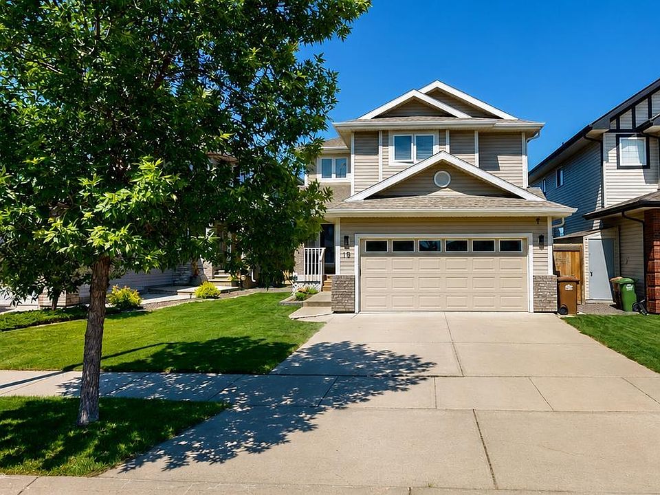1st image of 19 Napoleon Cres