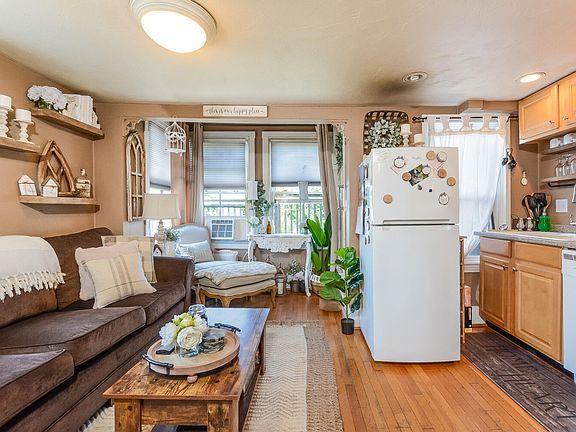 4th image of 204 Sandwich St APT 2N