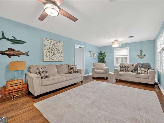 3rd image of 1011 Cherokee Cir
