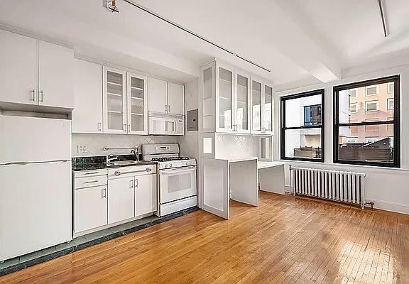 5th image of 457 W 57th St #810
