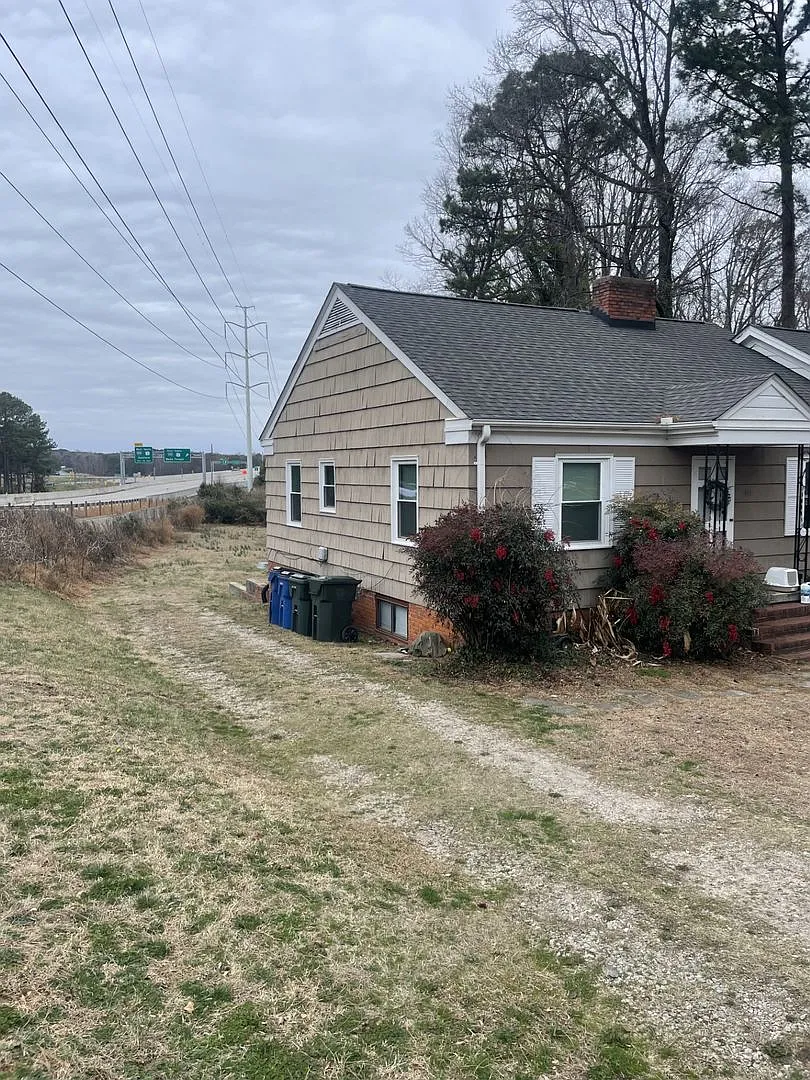 Building Photo - 901B Marilyn Dr
