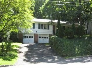 2 Cherry Ln, Caldwell, NJ 07006