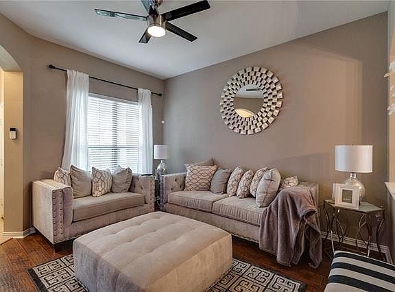 2nd image of 1932 Lantana Ln