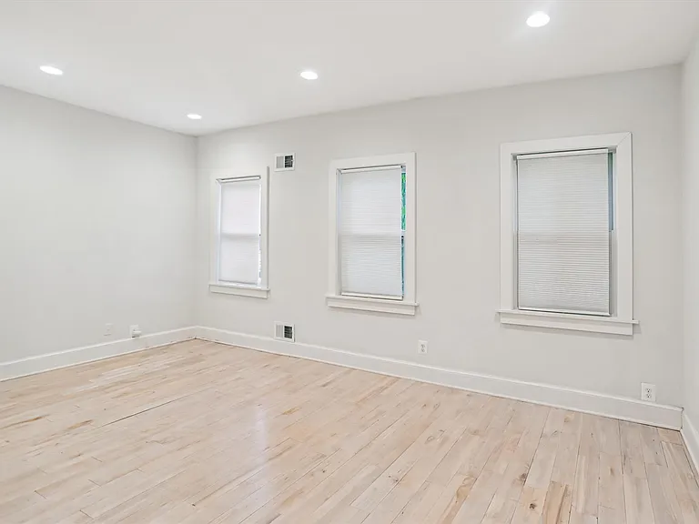 612 Alabama Ave SE — Photo 7