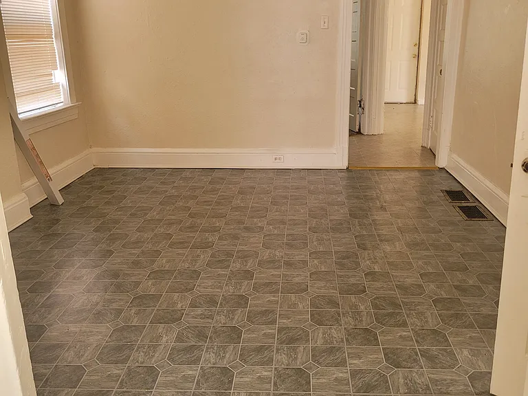 1524 Agnes St — Photo 3