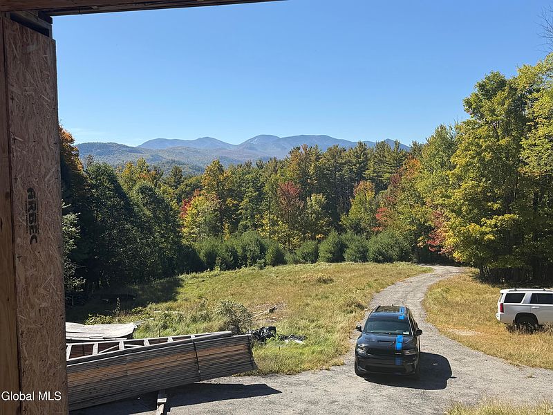 4th image of 495 Roscoe Road