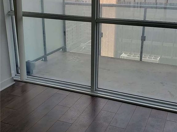 4th image of 15 Grenville St #2007