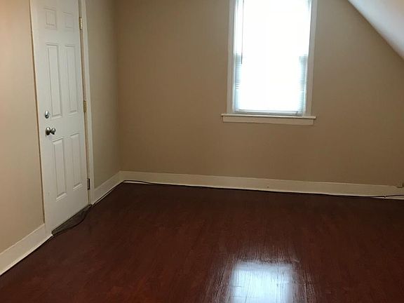 5th image of 512 Wellington Ave #3