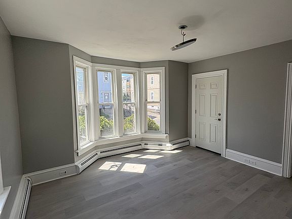 5th image of 923 Branch Ave #1