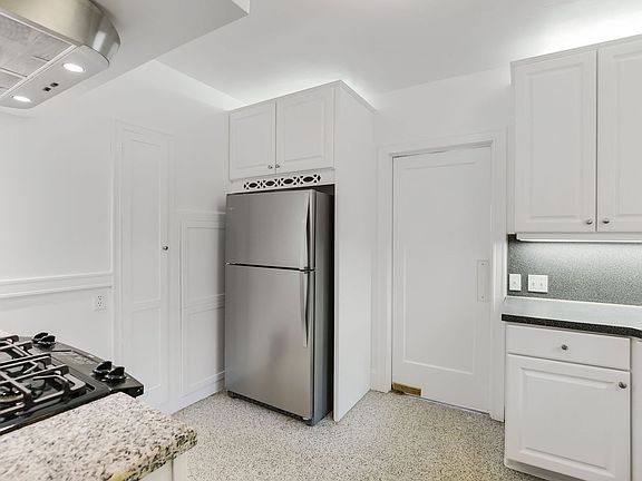 3rd image of 2042 SW Madison St APT 3