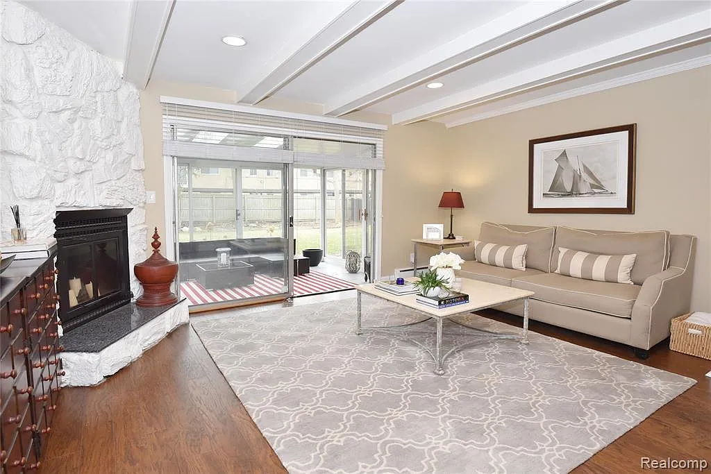 2698 Yorkshire Rd — Photo 3