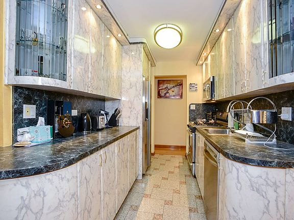 4th image of 2785 Ocean Pkwy #E3