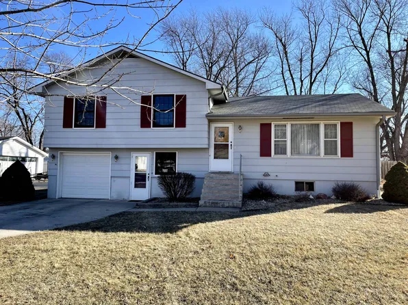 506 S 14th St, Marysville, KS 66508