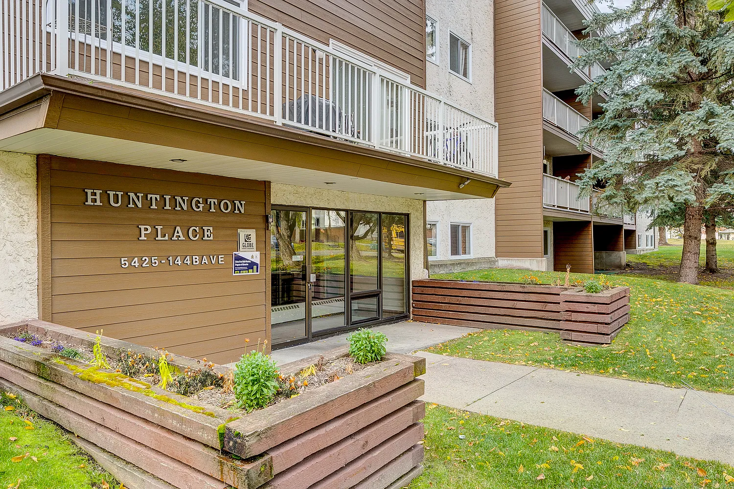 Huntington Place — Photo 1