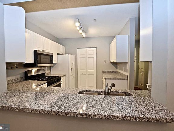 4th image of 20281 Beechwood Ter Unit 203