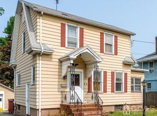 44 Freeman St, Woodbridge, NJ 07095