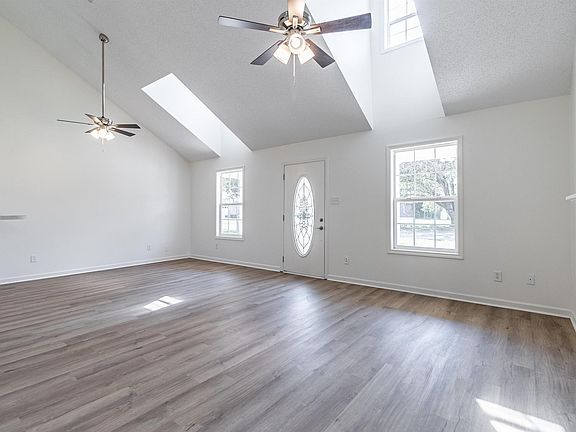 4th image of 207 Timberwood Dr