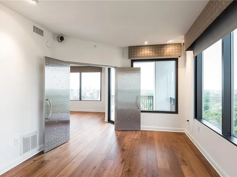 2828 Peachtree Rd NE #1903 — Photo 9