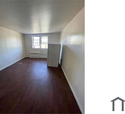 5th image of 622 Van Cortlandt Park Ave