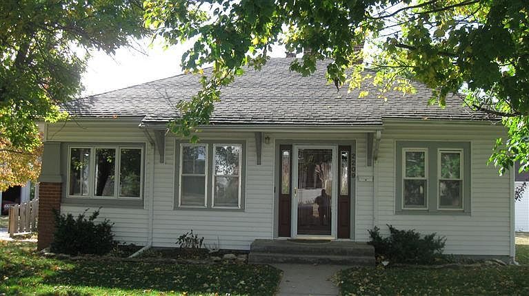 1st image of 2209 Forest Ave
