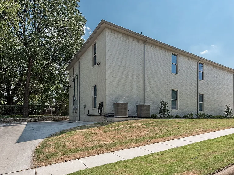 2801 Sandage Ave — Photo 23