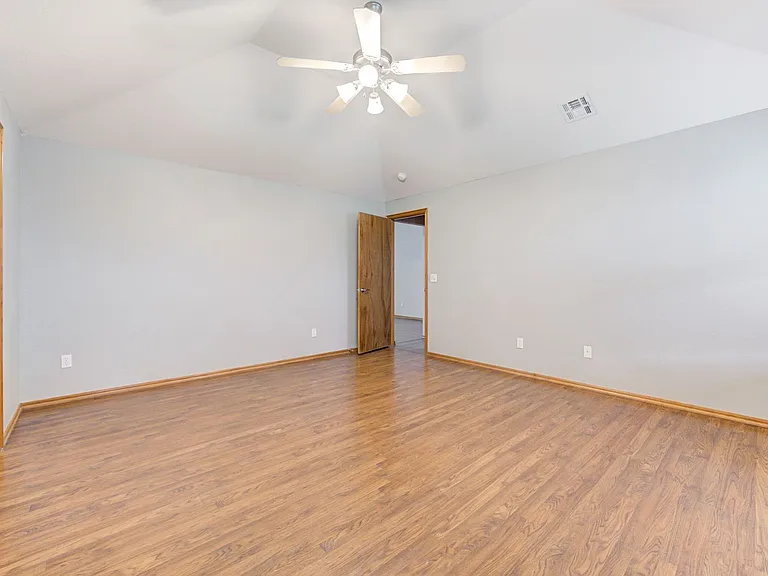 605 Eastview Dr — Photo 33