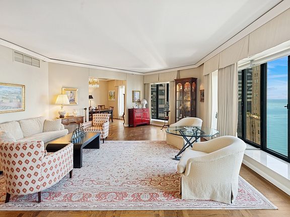5th image of 950 N Michigan Ave APT 2402