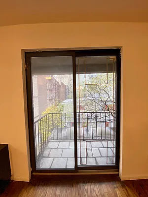 Rented by Avenues Real Estate | media 25