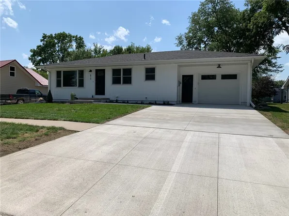 814 S 4th Ave, Winterset, IA 50273