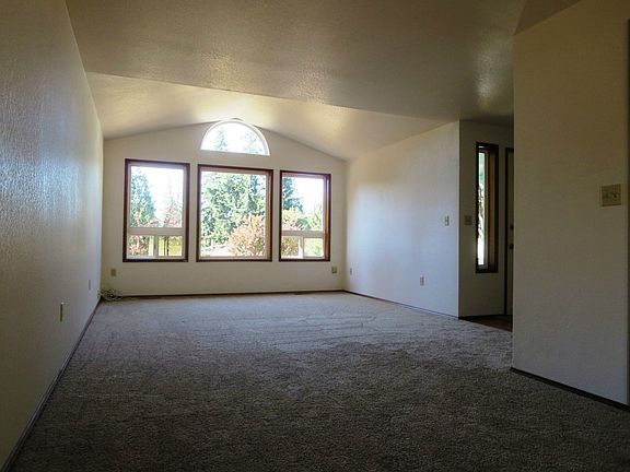 3rd image of 15530 Topaz Dr SE