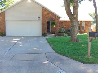 1134 E Woodland St, Springfield, MO 65807