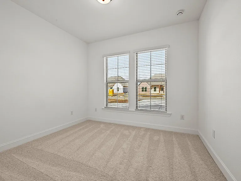 38405 Parliament Dr — Photo 14